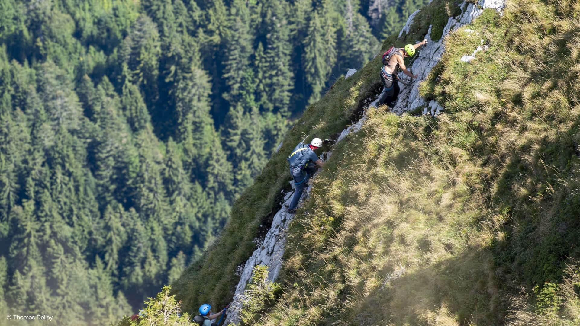 500 ascents, 85 years and a life lesson: My flight over the Moléson for Francis