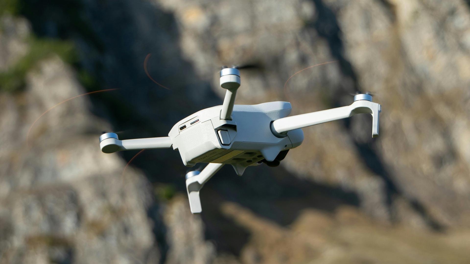 Explication des réglementations et obligations suisses relatives aux vols de drones